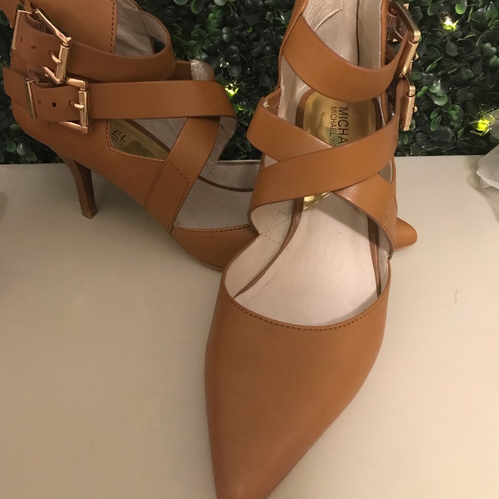 Michael kors pumps